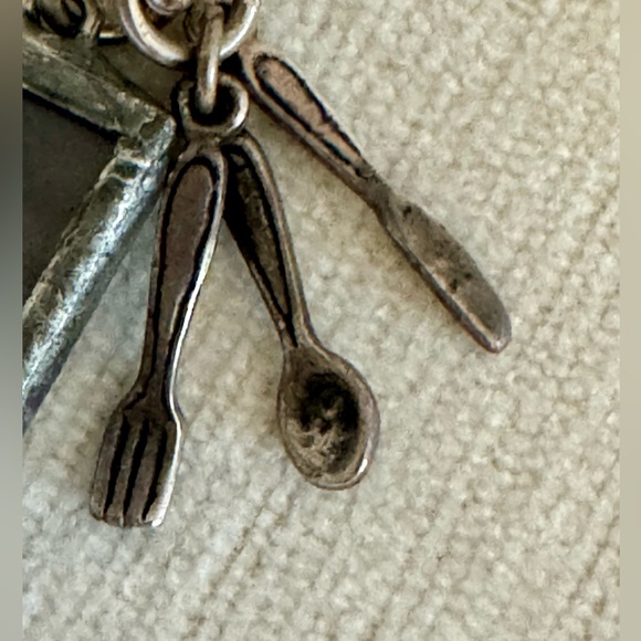 Vintage inspired long silver photo pendant. - Picture 6 of 10